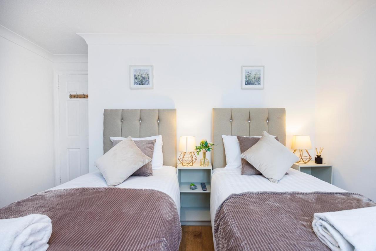Lovely 2 Bd Hse With Parking Near Excel London Exterior photo
