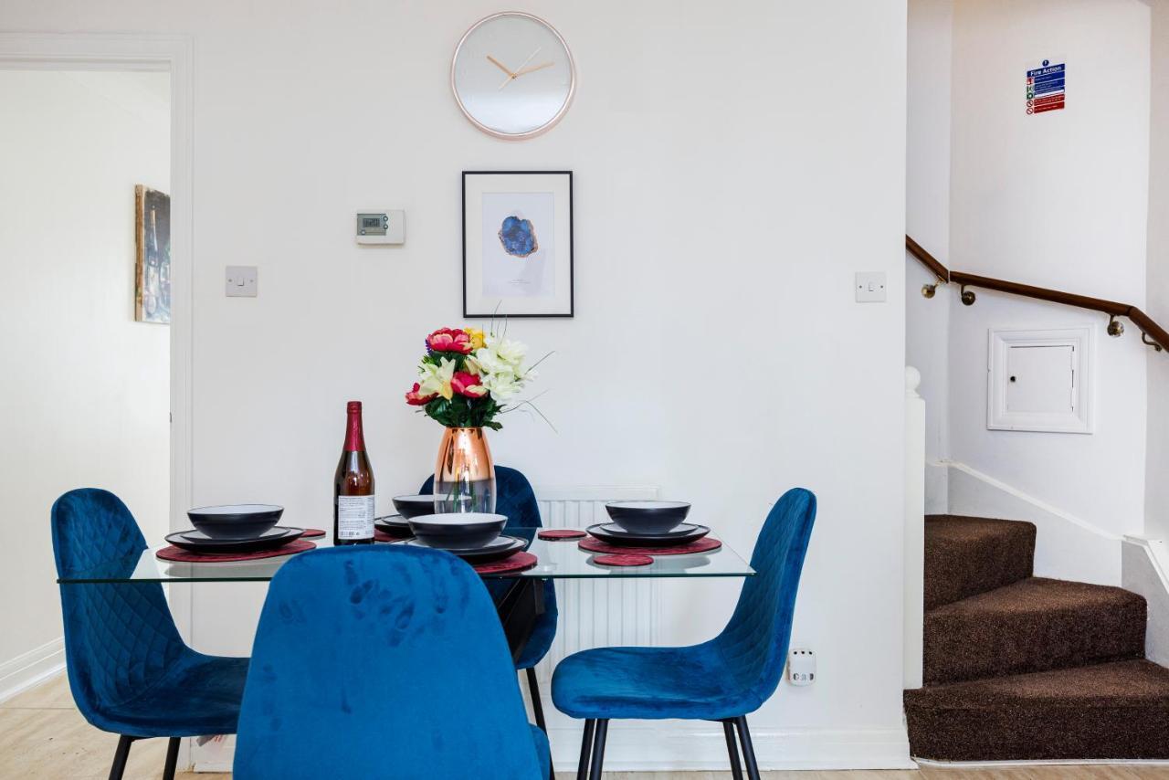 Lovely 2 Bd Hse With Parking Near Excel London Exterior photo
