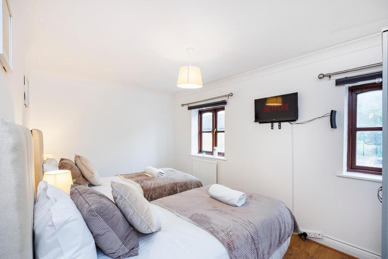 Lovely 2 Bd Hse With Parking Near Excel London Exterior photo