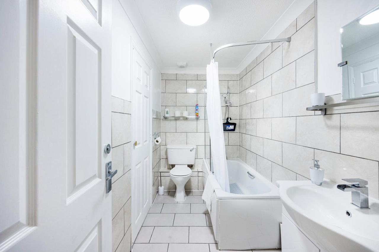 Lovely 2 Bd Hse With Parking Near Excel London Exterior photo