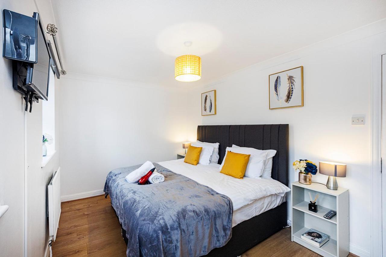 Lovely 2 Bd Hse With Parking Near Excel London Exterior photo